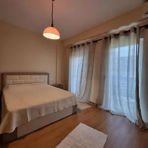  Apartment Family In Center Of